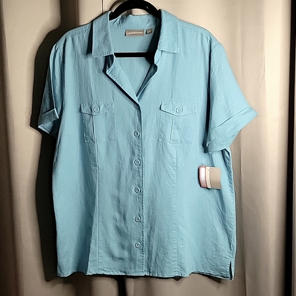 Croft and Barrow Button Down Collared Short Sleeve Shirt Pale Blue